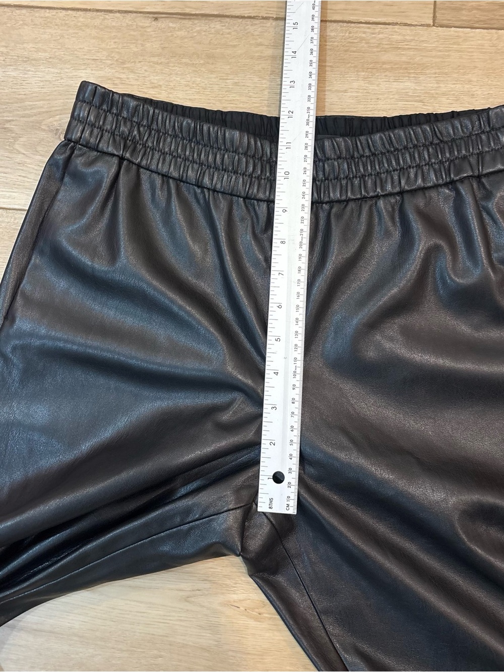 Alice + Olivia classics Pete jogger vegan faux leather pants medium m - Picture 10 of 11